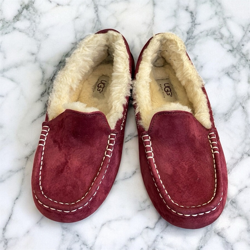UGG Slippers, Moccasins, Maroon, size 6